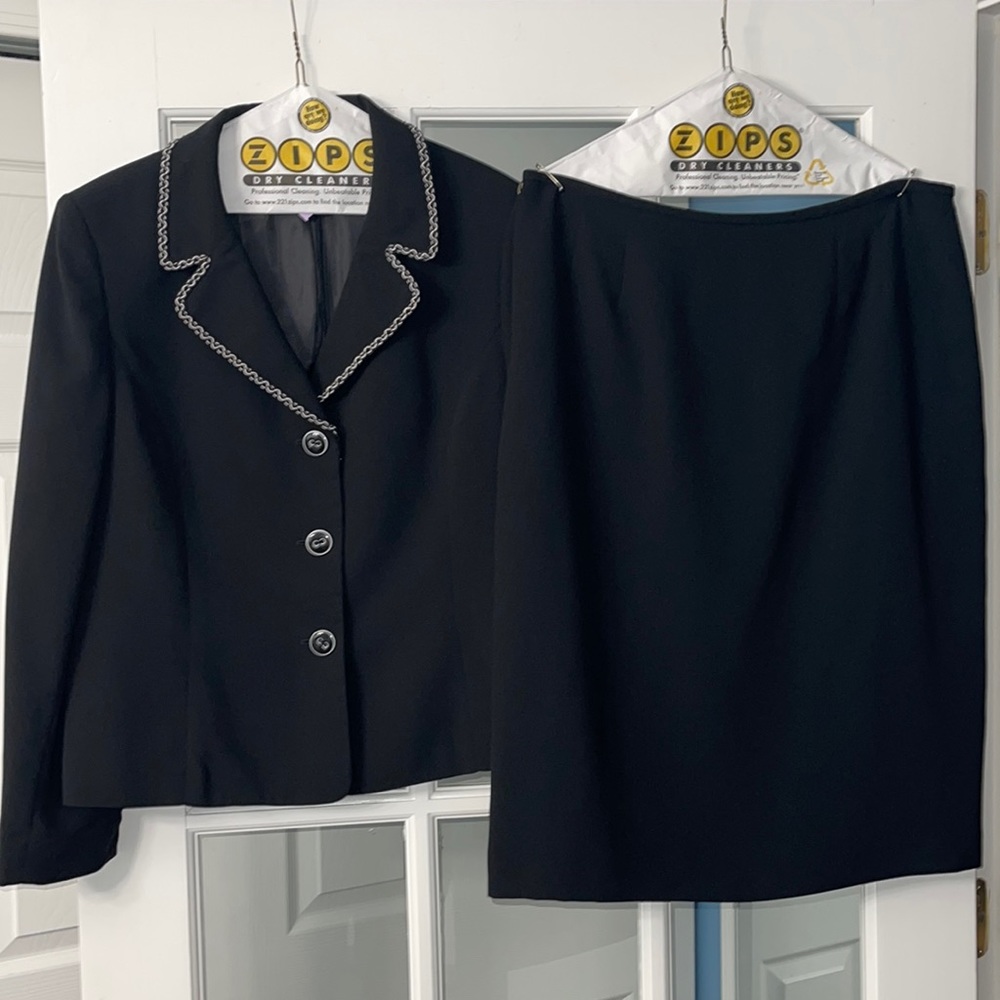 Suit Studio Suit Black with White Trim Size 14